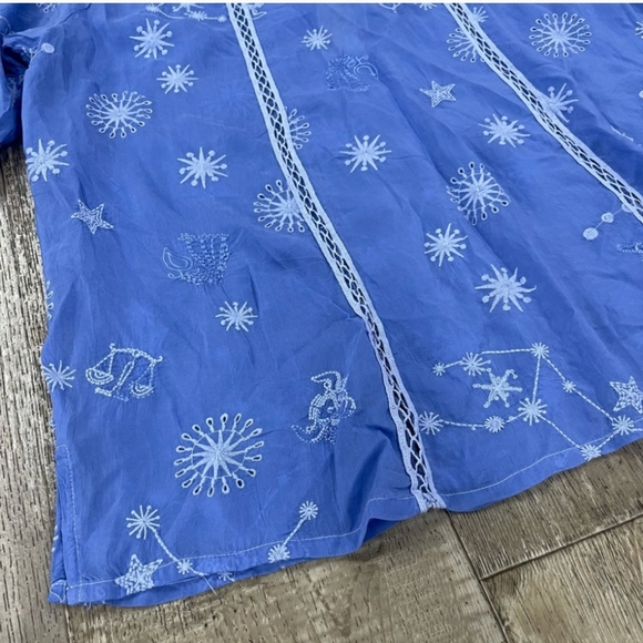 Johnny Was Celestin Tie Closure 3/4 Sleeve Pullover Embroidered Blouse Blue NWT - Picture 3 of 10